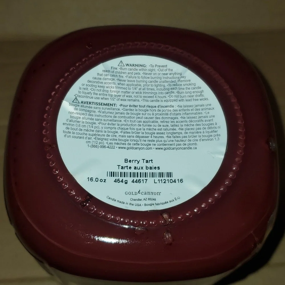 BERRY TART Red Farmer's Market 2 Scents - 16 oz,‎ two wick Gold Canyon candle